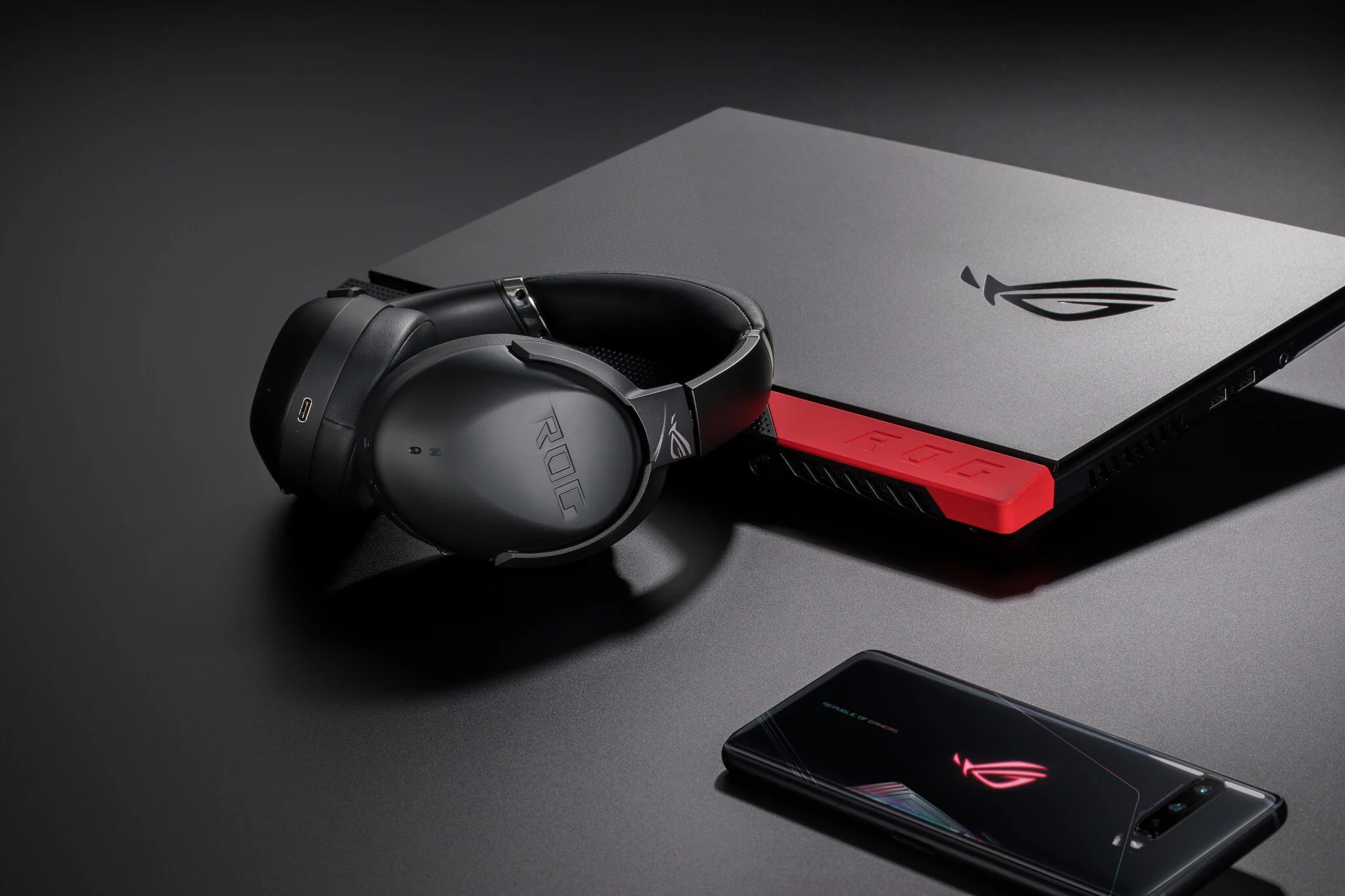 ASUS ROG Strix Go BT - Wired & Wireless Bluetooth Gaming Headset in Black - Image 10