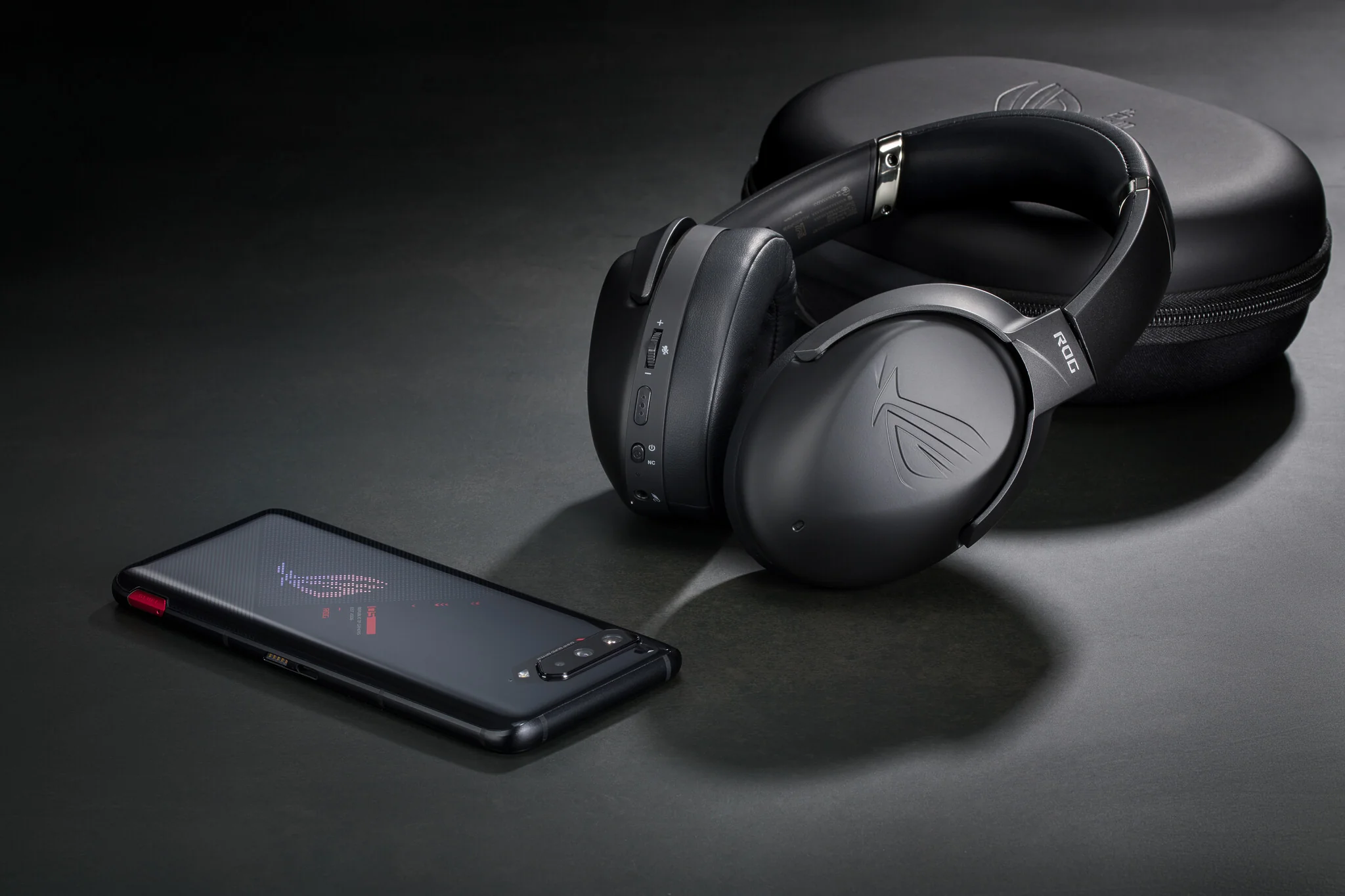 ASUS ROG Strix Go BT - Wired & Wireless Bluetooth Gaming Headset in Black - Image 11