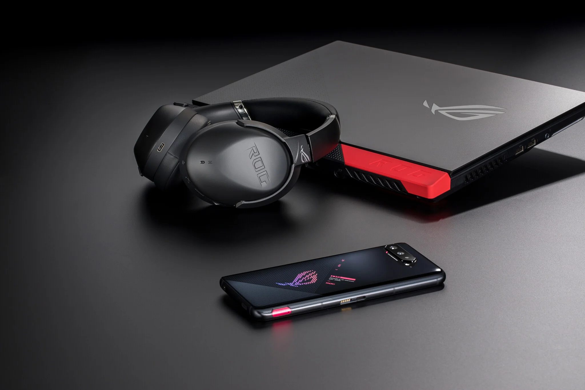 ASUS ROG Strix Go BT - Wired & Wireless Bluetooth Gaming Headset in Black - Image 12