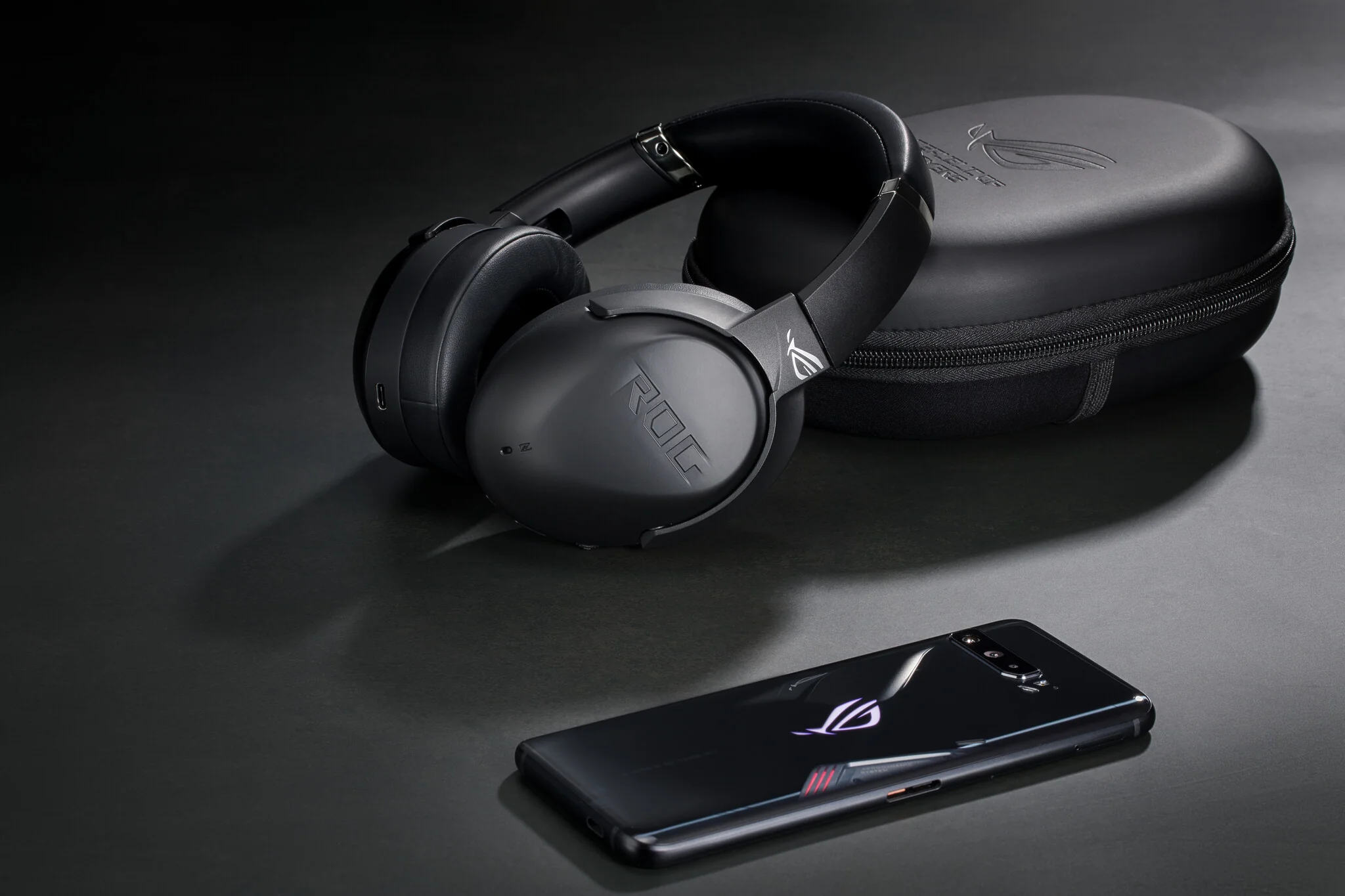 ASUS ROG Strix Go BT - Wired & Wireless Bluetooth Gaming Headset in Black - Image 14
