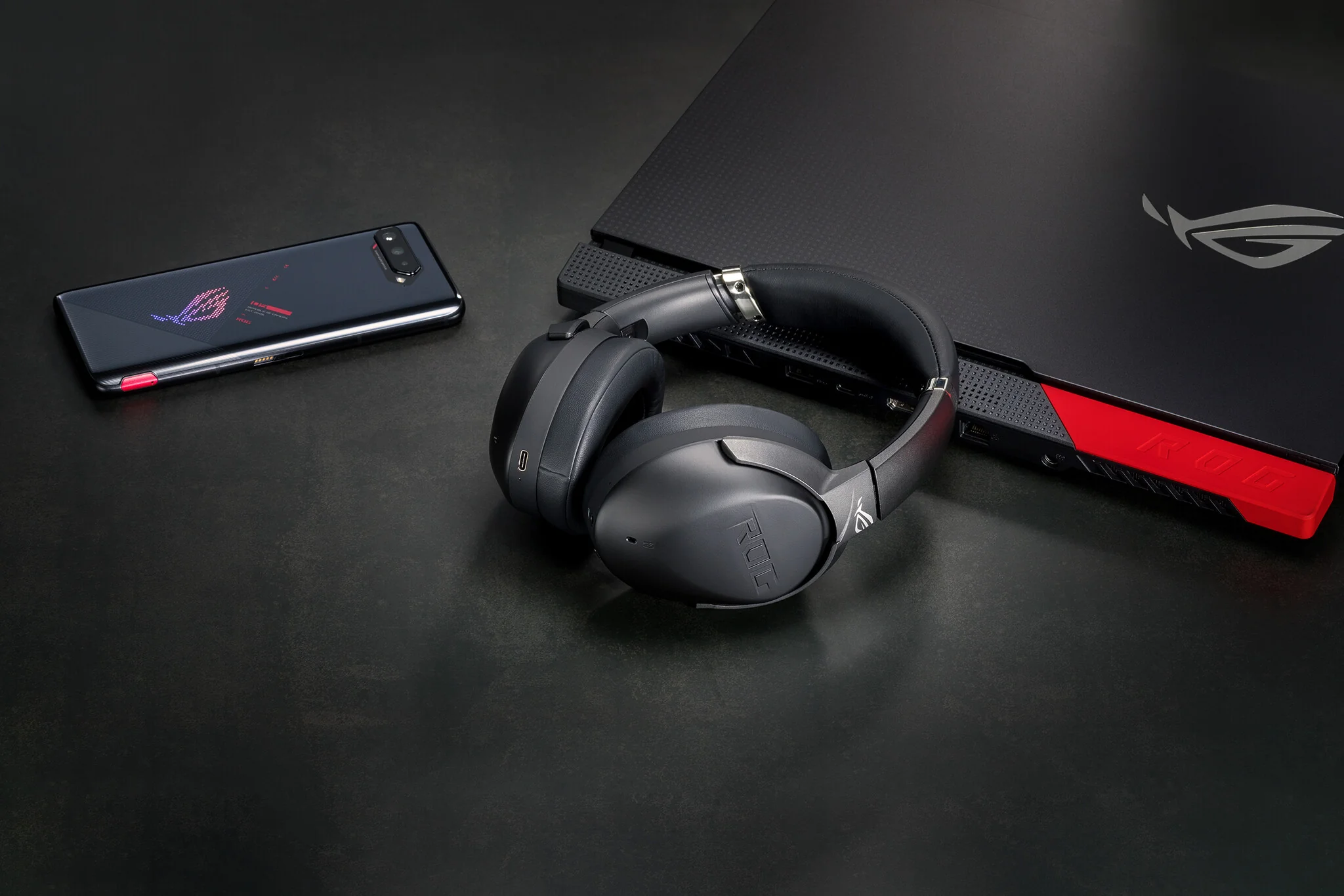 ASUS ROG Strix Go BT - Wired & Wireless Bluetooth Gaming Headset in Black - Image 16