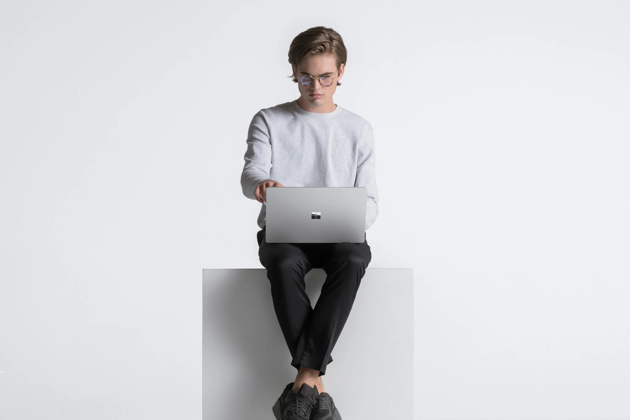 Microsoft Surface Laptop 4 - 38.1 cm (15") - Touchscreen - Intel® Core™ i7-1185G7 - 16 GB LPDDR4x-SDRAM - 512 GB SSD - Wi-Fi 6 - Windows 11 Pro - Platinum - Image 12