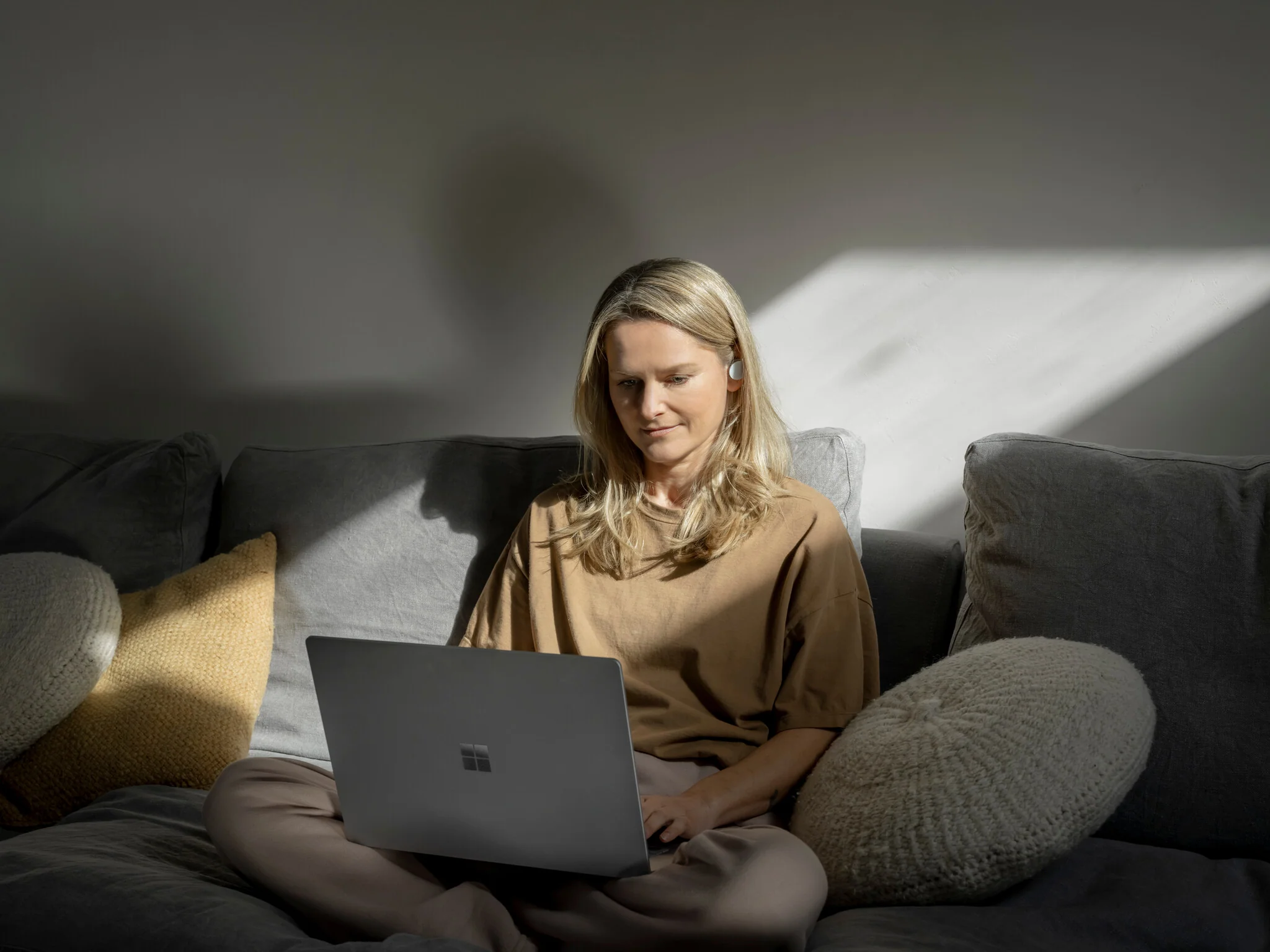Microsoft Surface Laptop 4 - 38.1 cm (15") - Touchscreen - Intel® Core™ i7-1185G7 - 16 GB LPDDR4x-SDRAM - 512 GB SSD - Wi-Fi 6 - Windows 11 Pro - Platinum - Image 16