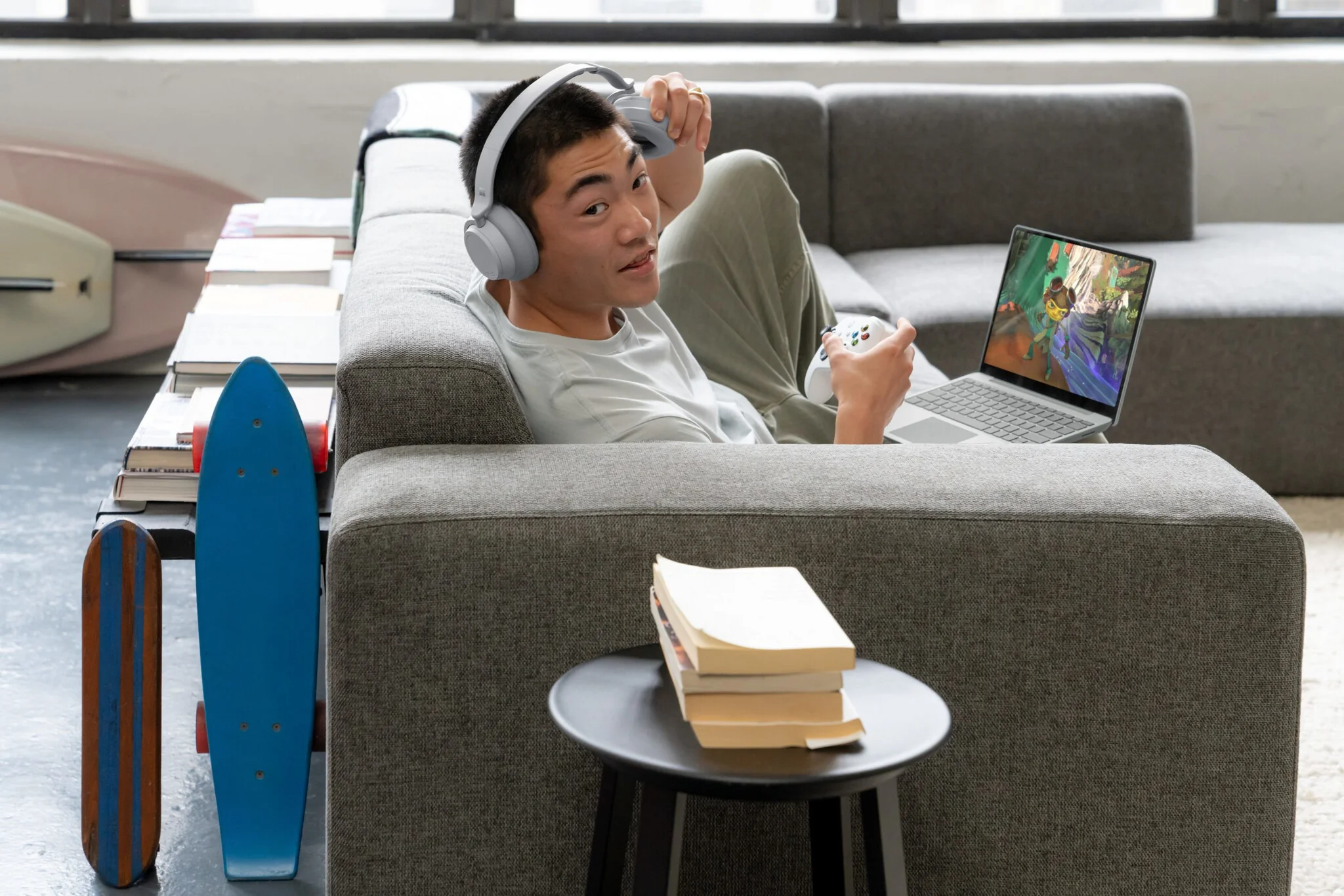 Microsoft Surface Laptop Go 2 - 31.5 cm (12.4") - Touchscreen - Intel® Core™ i5-1135G7 - 16 GB LPDDR4x-SDRAM - 256 GB SSD - Wi-Fi 6 -  Windows 11 Pro - Platinum - Image 9