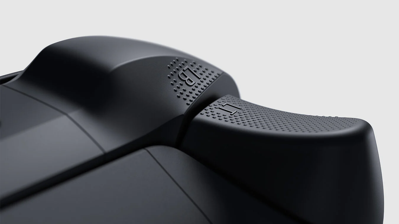 Microsoft Xbox Wireless Controller in Black - Image 6