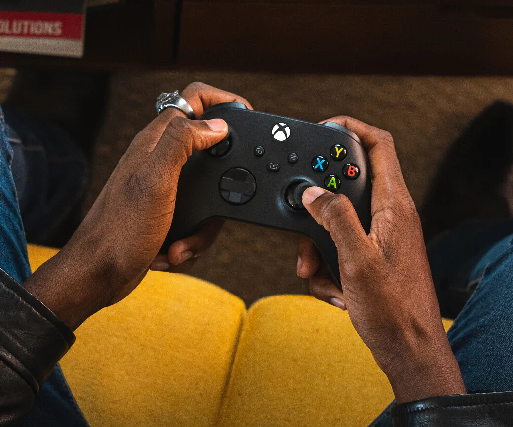 Microsoft Xbox Wireless Controller in Black - Image 8