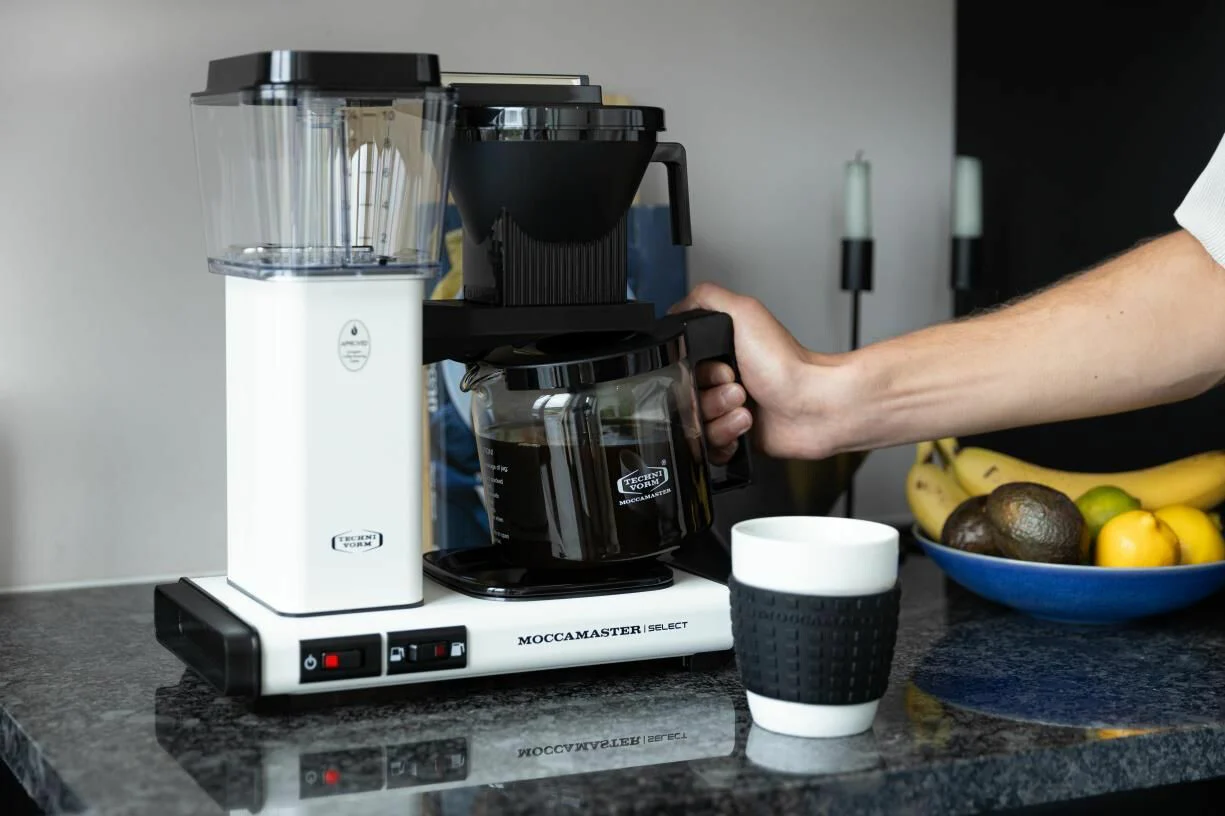 Moccamaster KBG Select coffee maker in Matt White - Image 4