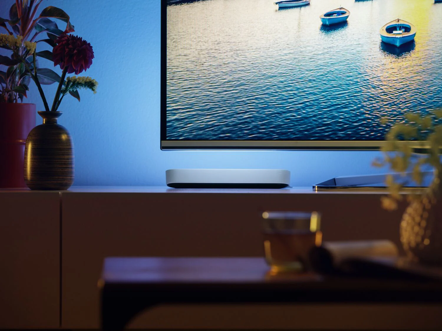 Philips Hue Play light bar in White - White and colour ambience (Pack of 1) - Image 3