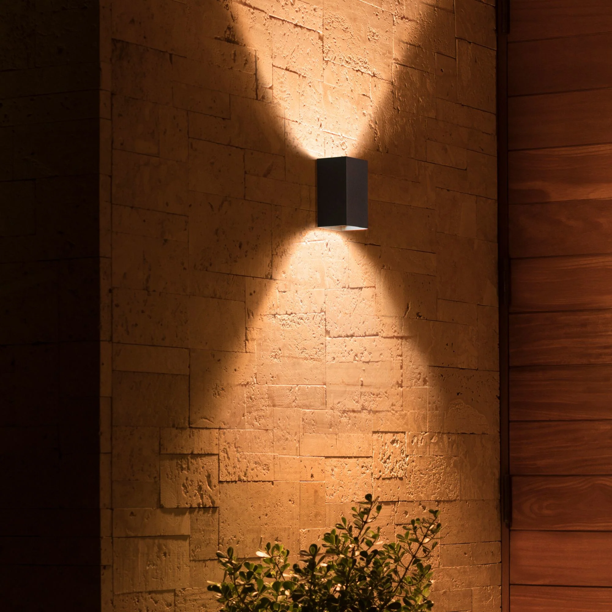 Philips Resonate Outdoor wall light - White and colour ambience - Image 3