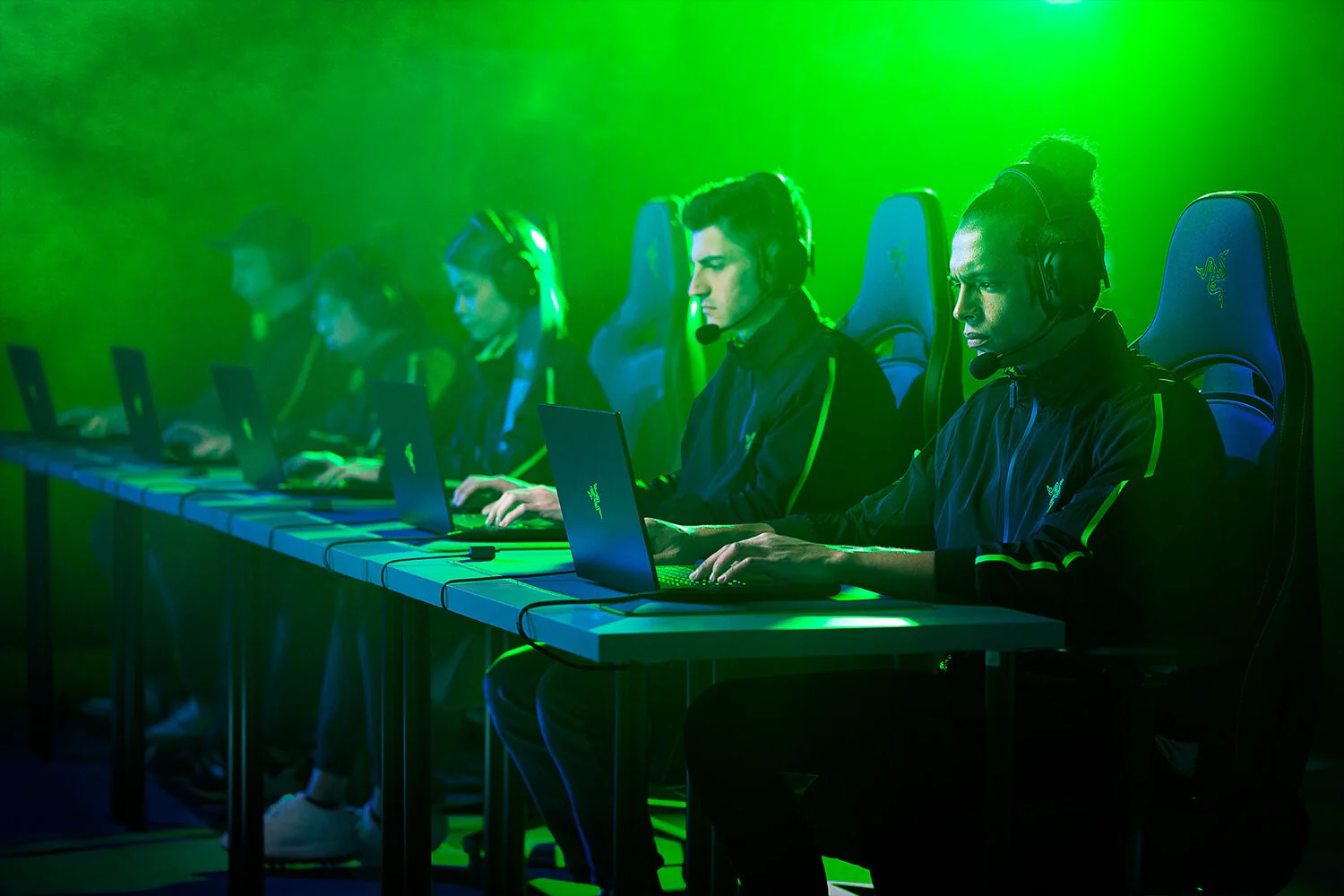 Razer Blackshark V2 Pro - Wireless Bluetooth Gaming Headset - Image 6