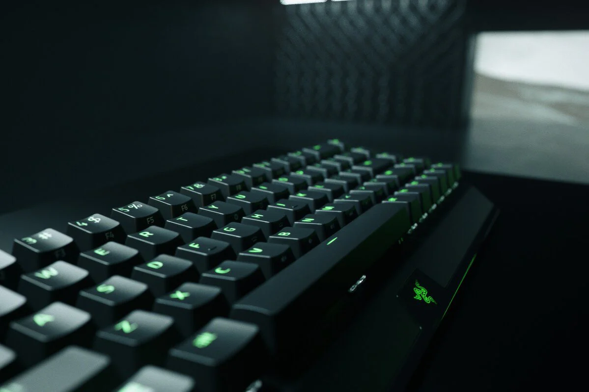 Razer BlackWidow V3 Mini HyperSpeed - USB Wired + RF Wireless + Bluetooth RGB Mechanical Keyboard in Black (QWERTY UK) - Image 4