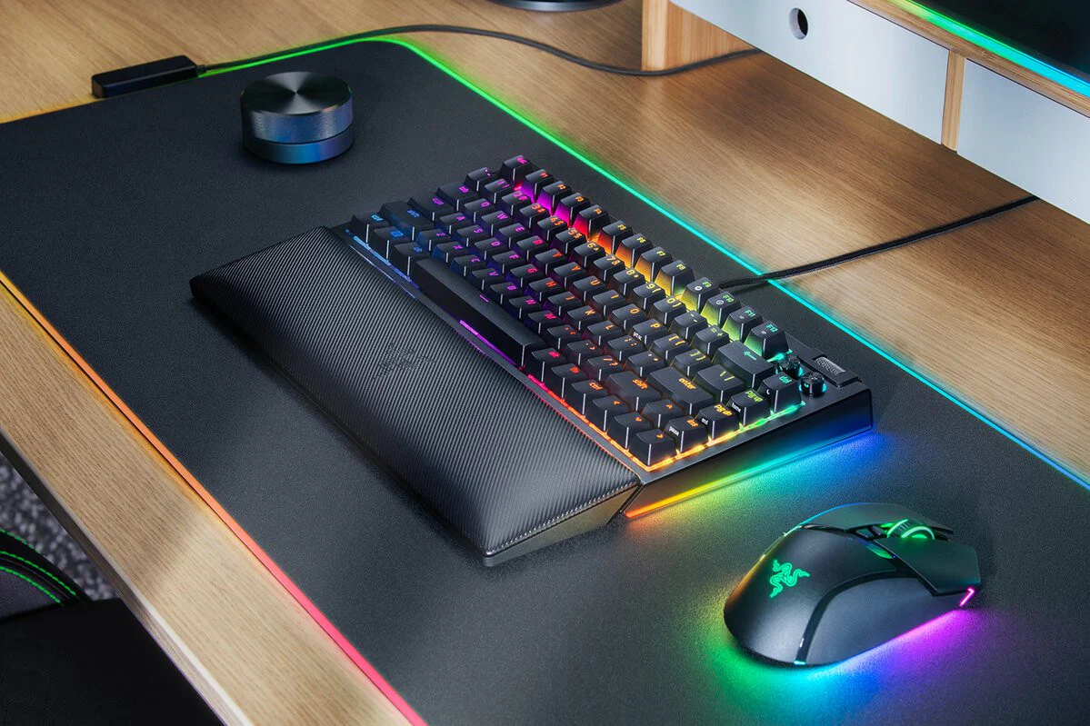 Razer BlackWidow V4 - USB Wired RGB Mechanical Gaming Keyboard in Black (QWERTY US) - Image 3