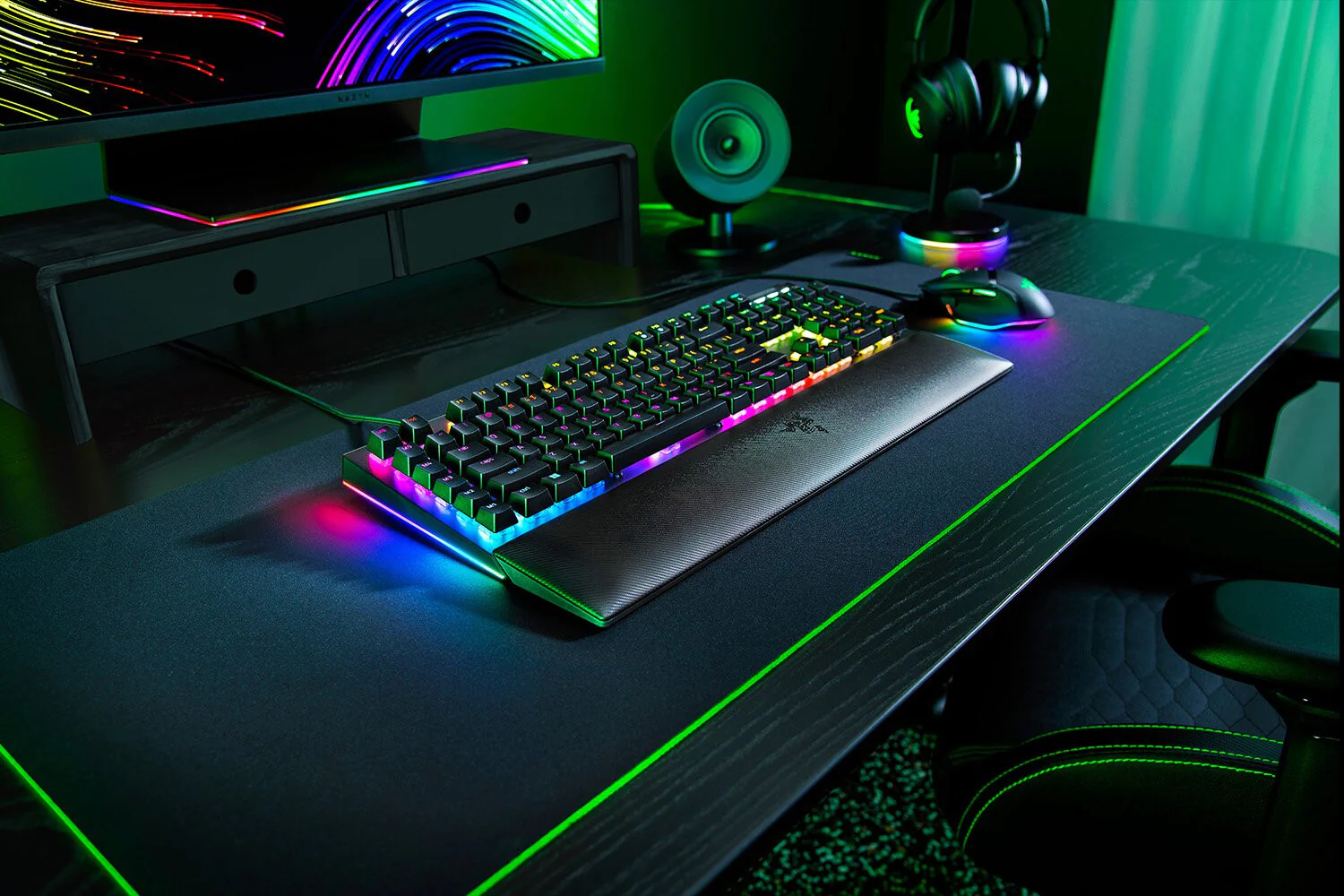 Razer BlackWidow V4 - USB Wired RGB Mechanical Gaming Keyboard in Black (QWERTY UK) - Image 4