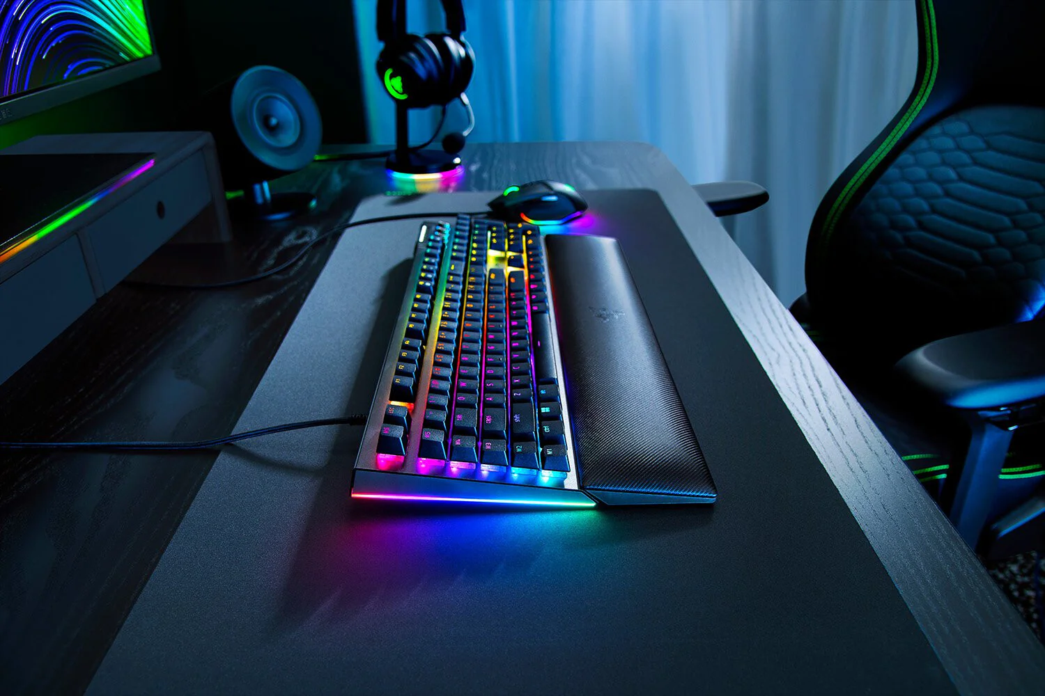 Razer BlackWidow V4 - USB Wired RGB Mechanical Gaming Keyboard in Black (QWERTY UK) - Image 5