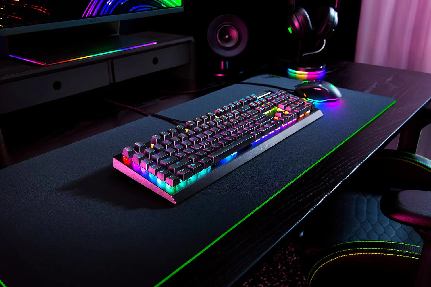 Razer BlackWidow V4 X - USB Wired RGB Mechanical Gaming keyboard in Black (QWERTY UK) - Image 4