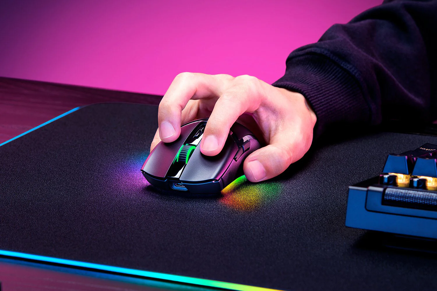 Razer Cobra Pro - RF Wireless + Bluetooth + USB Type-C Optical Mouse - 30,000 DPI - Image 8