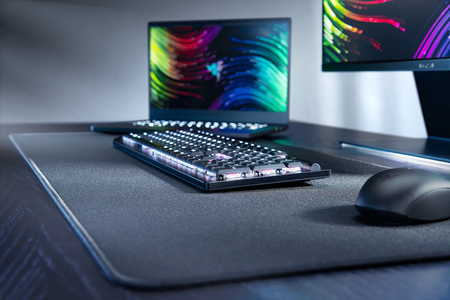 Razer DeathStalker V2 Pro - USB Wired + RF Wireless + Bluetooth RGB Mechanical Keyboard in Black (QWERTY UK) - Image 4