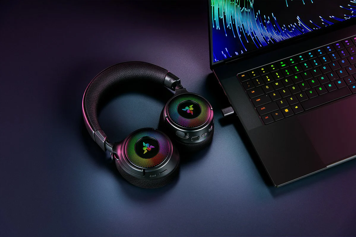 Razer Kraken V4 X - USB Type-C / USB Type-A Wired Gaming Headset in Black - Image 2