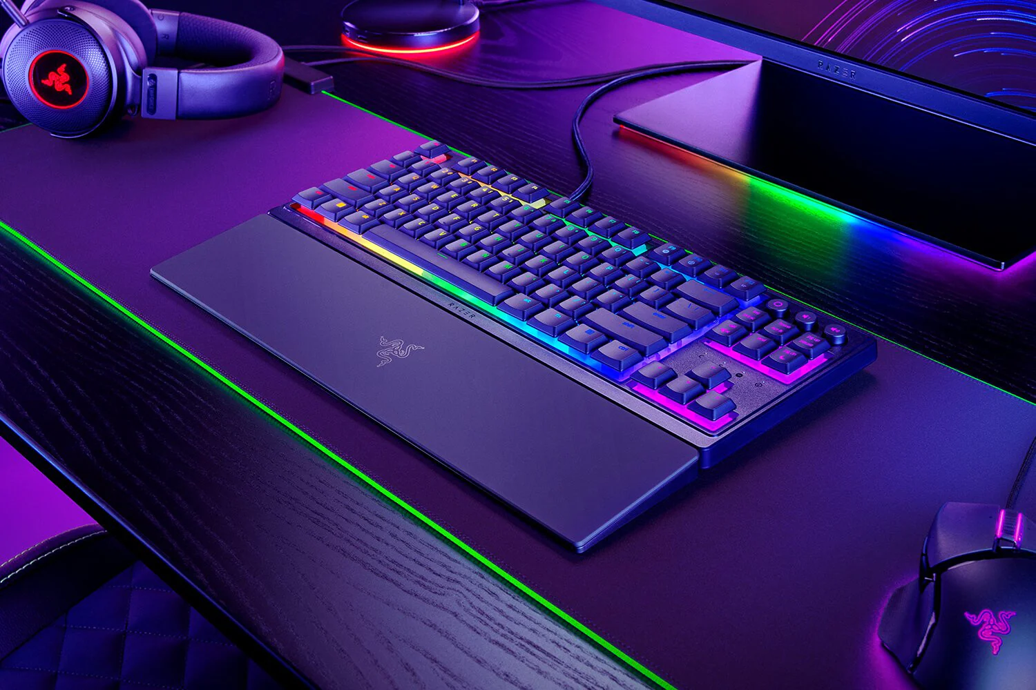 Razer Ornata V3 Tenkeyless - USB Wired RGB Mecha-membrane Gaming Keyboard in Black (QWERTY UK) - Image 4