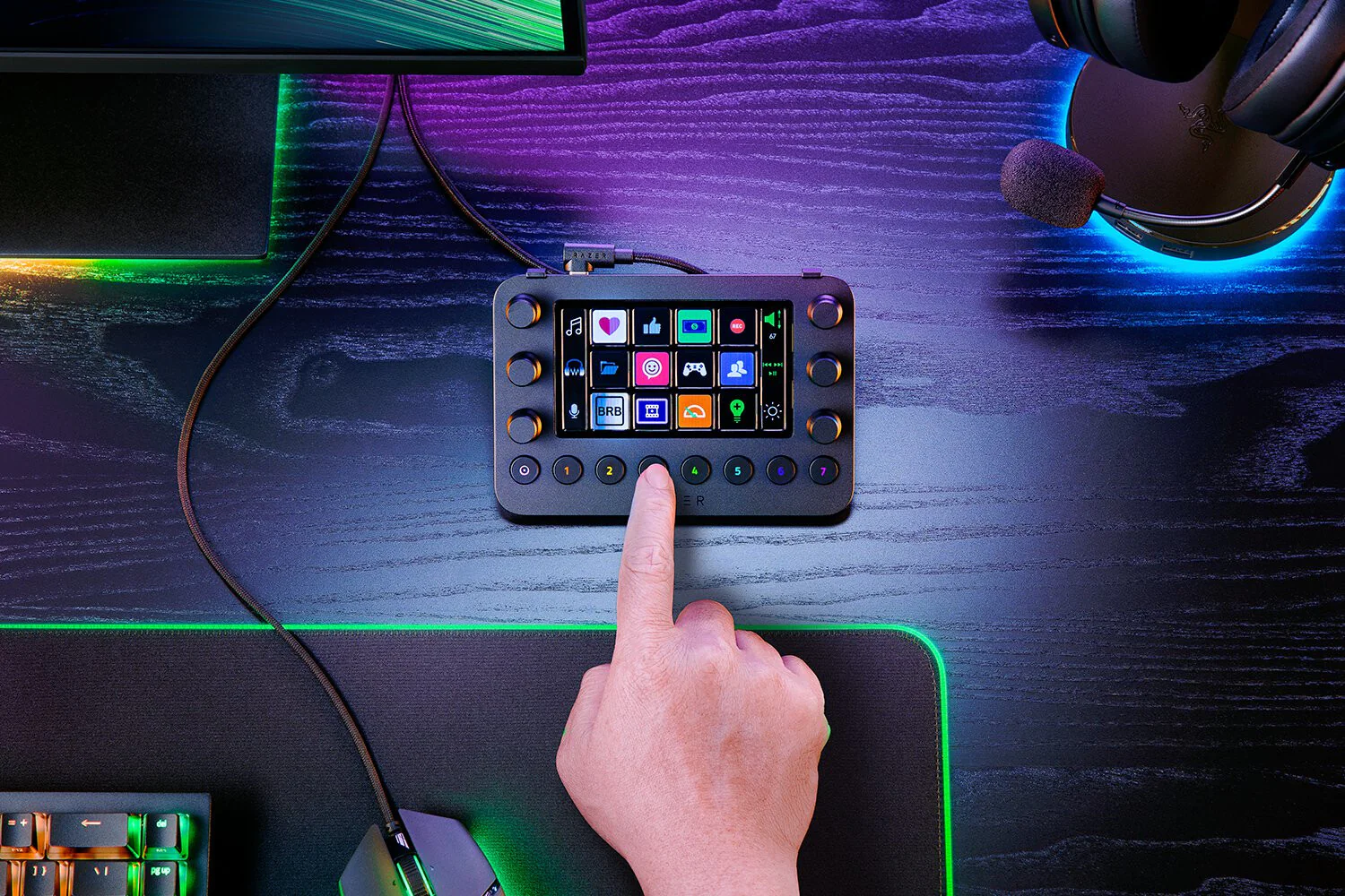 Razer Stream All-In-One Controller in Black - Image 3