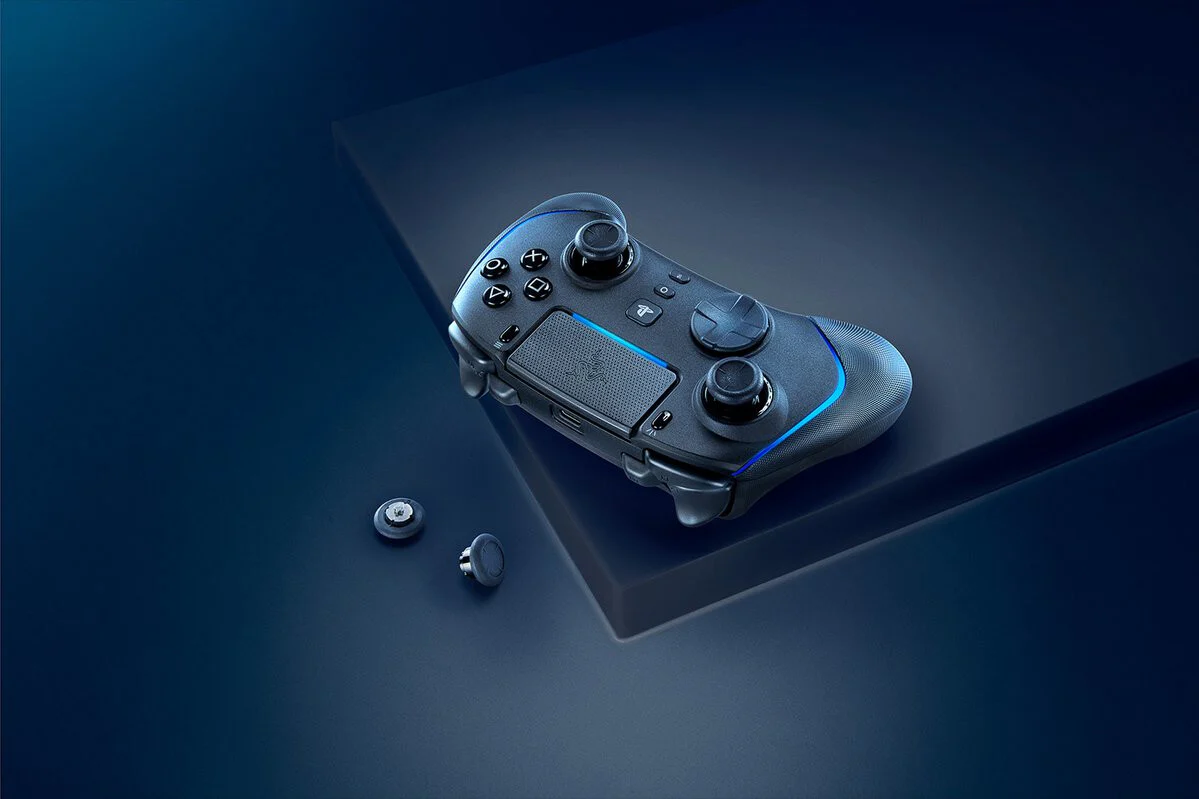 Razer Wolverine V2 Pro - Wired & Wireless Gaming Controller in Black for PC / PS5 - Image 8