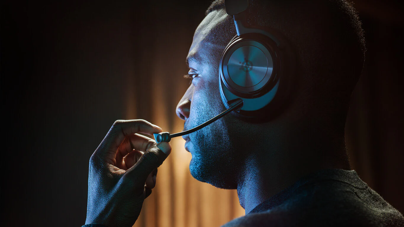 Steelseries Arctis Nova Pro - Wireless Bluetooth Gaming Headset in Black - Image 8