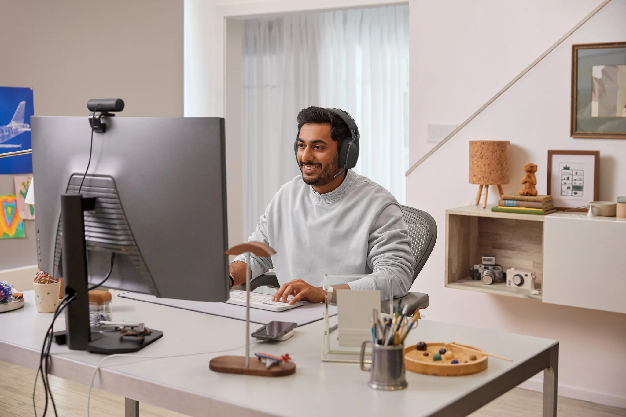 Logitech Zone Vibe Wireless - Wireless Headset for Graphite - Image 5